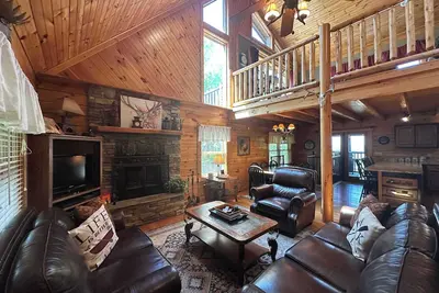 Image de 5 Bdr for 20 with Hot Tub, Pool Table & Lake View!