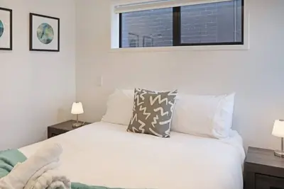 Image de One-bedroom Inner City Gem