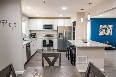 Image de 3 Bedroom 2 Full Bath  4 Bed  Deck 500Mbps