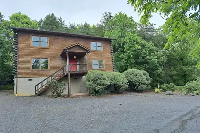 Image de Cabin 25 - Spacious 6-bedroom private home minutes from downtown Lexington