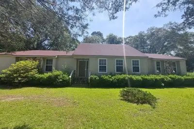 Image de Peaceful almost 4 acres  pond, sunroom, close to shopping restaurant's Douglas, Ga