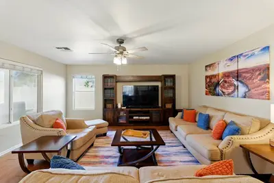 Image de Family Fun & Relaxation - Goodyear Getaway near golf, spring training, stadium