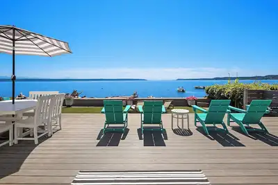 Image de Beachfront - Modern 2-bedroom house on beautiful Camano Island; Sleeps 10
