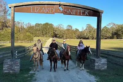Image de Old Main has Horses! Trails! Fishing! Swimming!
