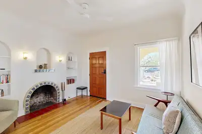 Image de Historic Pueblo Home w/ yard and patio, modern kitchen - Sam Hughes neighborhood