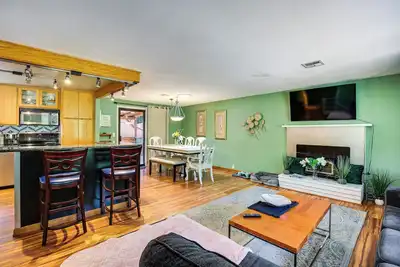 Image de 3 Mi to U of O Pet-Friendly Home w/ Covered Deck!