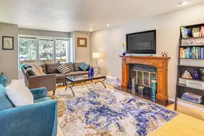 Image de Home on > 1 Acre of Woods in Seattle Suburbs!