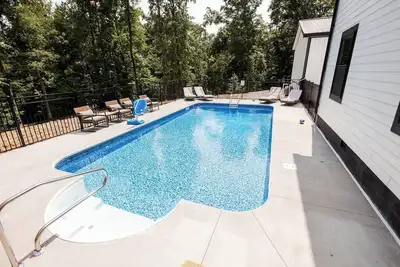 Image de New! Dock! Pool! Hot Tub! Games! 8 Bedroom!