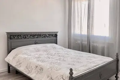 Image de Thomas House on Train Tracks