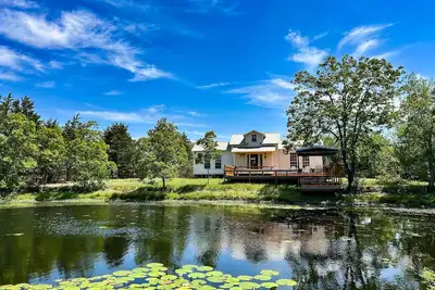 Image de Farmhouse + Studio 15 Mins to Round Top