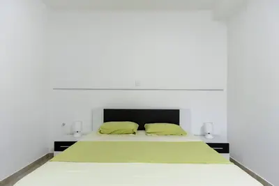 Image de Cozy 1-bedroom apartment in a peaceful part of Budva with WiFi, Ac, Tv.