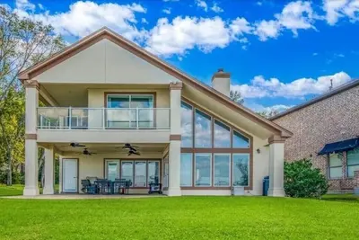 Image de Waterfront 5br/5. 5ba Home w/ 2 Docks and Private pool and spa