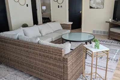 Image de Charming 2-bedroom fully furnished apartment near Oshkosh Wi