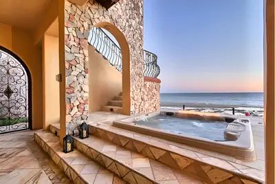 Image de Beachfront 🏖️ 5-bed 5 bath home in the 5-star Resort of Bella Sirena.