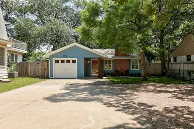 Image de 3-bedroom house, walking distance to Ou stadium, parking for 4 vehicles