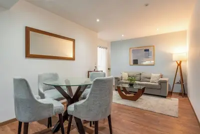 Image de geko | Nuvee _2BR surrounded by touristic places