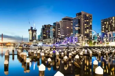 Image de Stylish 2br Condo | Docklands Waterfront Views| Free Access to Pool, Gym, Parking & Fast Wi-Fi