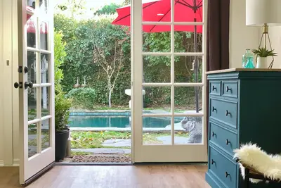 Image de Peaceful oasis, fast WiFi 1-bedroom cottage in Studio City with Pool