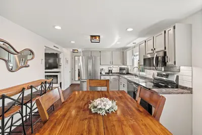 Image de Beautiful, Large 3-bedroom luxury apartment that's 300' from Salisbury Beach