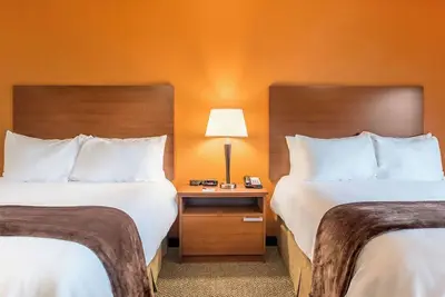 Image de Comfortable Unit w/ In-Room Kitchen Near Scheels Arena