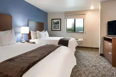 Image de Scenic Green Mountain Views in a Comfy, Room with Kitchen | Free Parking