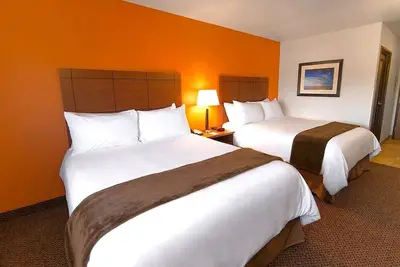 Image de Welcoming Room with Kitchen Near Shopping & Dining Spots | Parking | Bbq Area