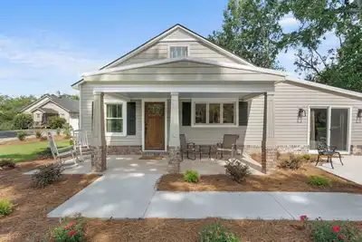 Image de White Pine Cottage - Close to the Blue Mile!