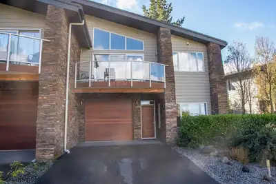 Image de Peaceful mountain sanctuary - private outdoor spa pool, cozy & comfy, free wifi