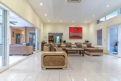 Image de Villa tropicale de luxe 4 chambres avec piscine et aire de jeux