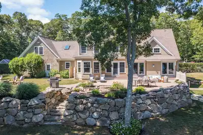 Image de Opulent Private Waterfront Escape, Family Friendly