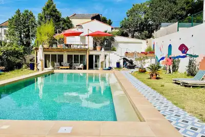 Image de Superbe Villa avec piscine à Marseille. La campagne en ville