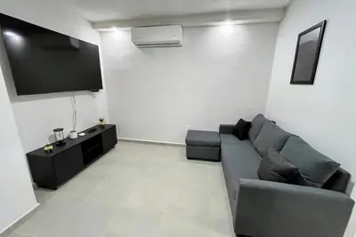 Image de First floor apartment 1 block from the beach, Bule, and Rest.