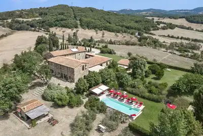 Image de Villa à Pomarance avec 6 chambres à coucher, 14 couchages