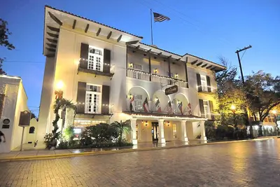 Image de Unwind in 2 Historic Spanish-Influenced Rooms w/ View | Close to Top Landmarks