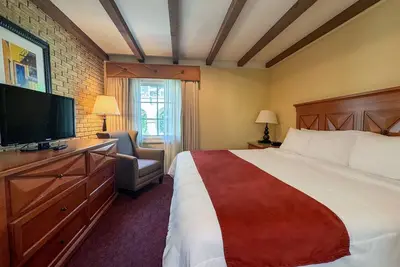 Image de Historic Laredo Retreat w/ Courtyard Pool, Onsite Dining & Border Views