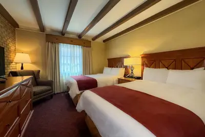 Image de Timeless Style & Comfort | Explore Museums, Local Dining & Historic Landmarks