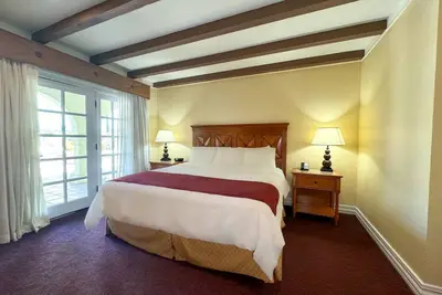 Image de Relaxing Historic Haven | Scenic Views, Pool Access & Downtown Charm | 3 Units