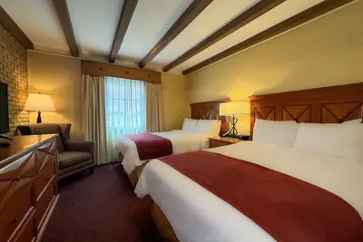 Image de Charming 3 Spanish-Style Stay | Scenic Courtyard, Near Major Landmarks