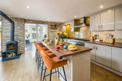 Image de Welcome to Rowallen, in the heart of Ryde on the Isle of Wight, a stunning Edwardian town house spre