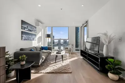 Image de Waterfront Nyc Luxury 2br | Pool Gym Parking Views