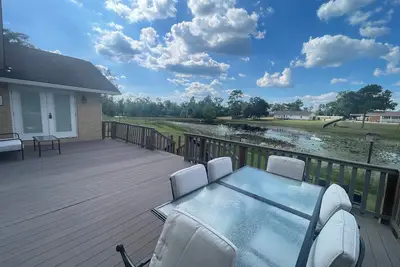 Image de Elegant Peaceful Lakefront house in pleasant Marianna with WiFi, Ac