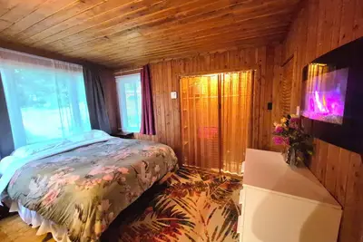 Image de Beautiful & Peaceful 4-Bedroom Chalet – 1 Min Walk to Beach & Restaurants!