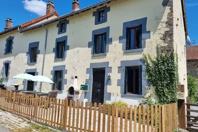 Image de Maison de campagne 'Meadow View - Grande Gîtes' avec piscine privée, terrasse privée et Wi-Fi