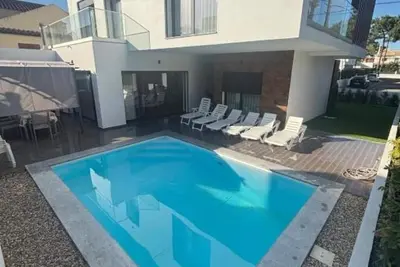 Image de Holiday home with pool 15 minutes walk from the beach and 5 minutes from Aroeira golf course