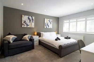 Image de The Bar & Bubbles Retreat - Hot Tub & Games Room! | Pass the Keys