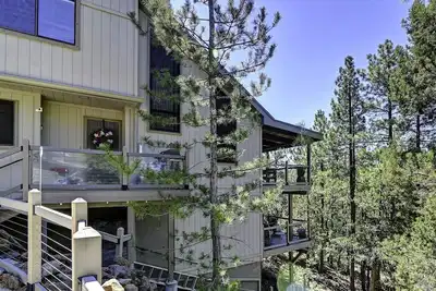 Image de Birdhouse of Munds Park with Hot Tub, & 5 Bdrms!