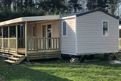 Image de ZEcamping 3 étoiles familial piscine couverte mobil-home Tv Bbq 33m2