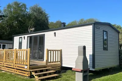 Image de ZEcamping 3 étoiles animé piscine couverte mobil-home Tv Lv Bbq