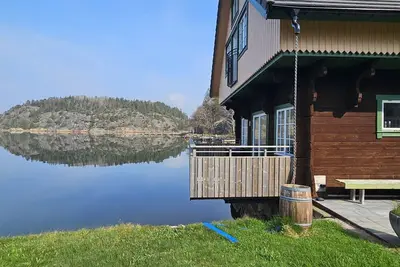 Image de Log cabin with pool, sauna and boat by Torreby Castle | Se09080