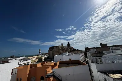 Image de Newly renovated apartment in the historic center, next to the seafront promenade